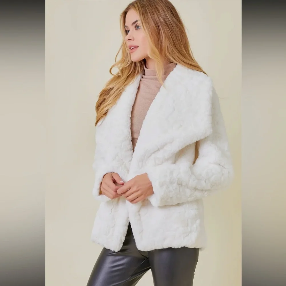 439. Faux Fur Jacket White Wide Lapel Collar With Pockets NEW Item NWT S, M, L - Picture 1 of 9
